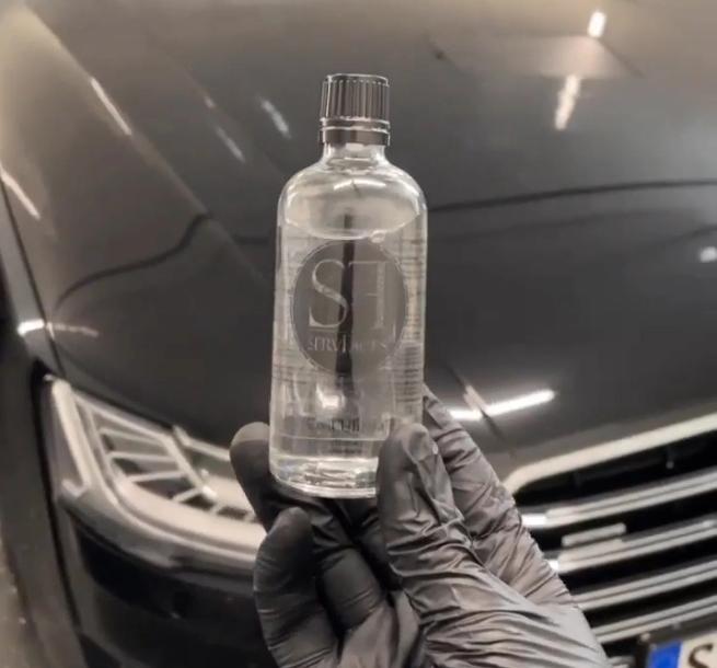 Keramisch versiegeltes Fahrzeug mit perfektem Abperleffekt